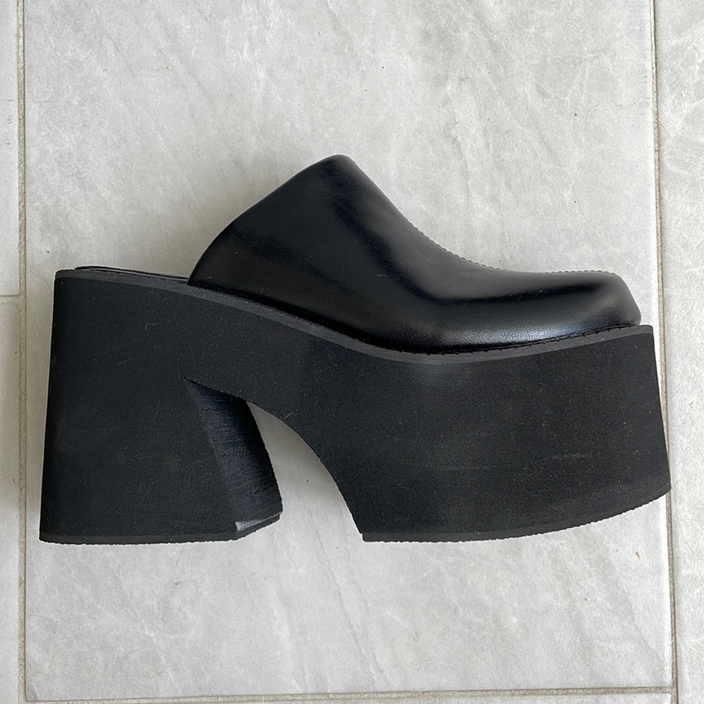 🛑ON HOLD🛑 Steve Madden style (inspired) black platform clog